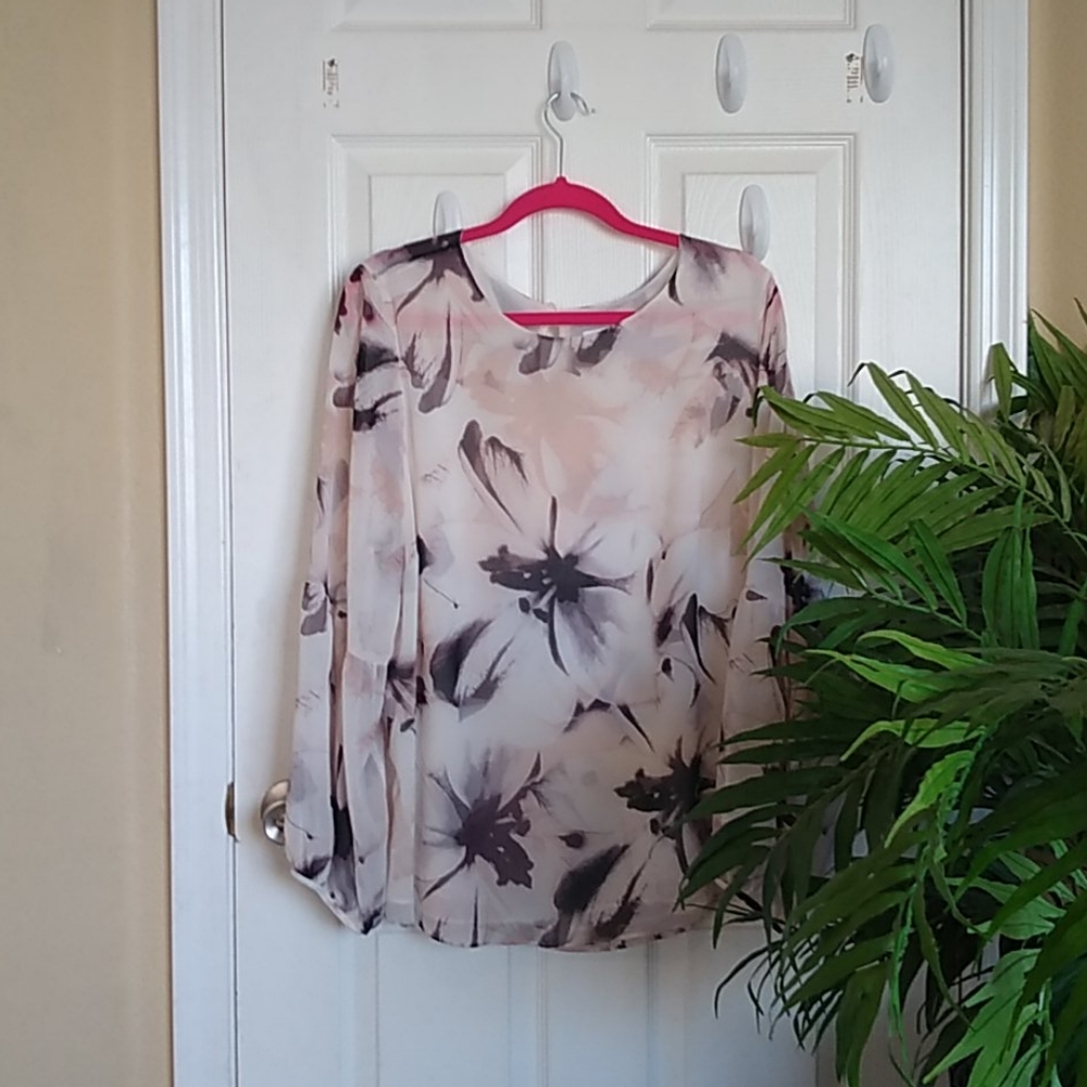 ✨💯✨Calvin Klein Poofy Sleeved Flower Blouse